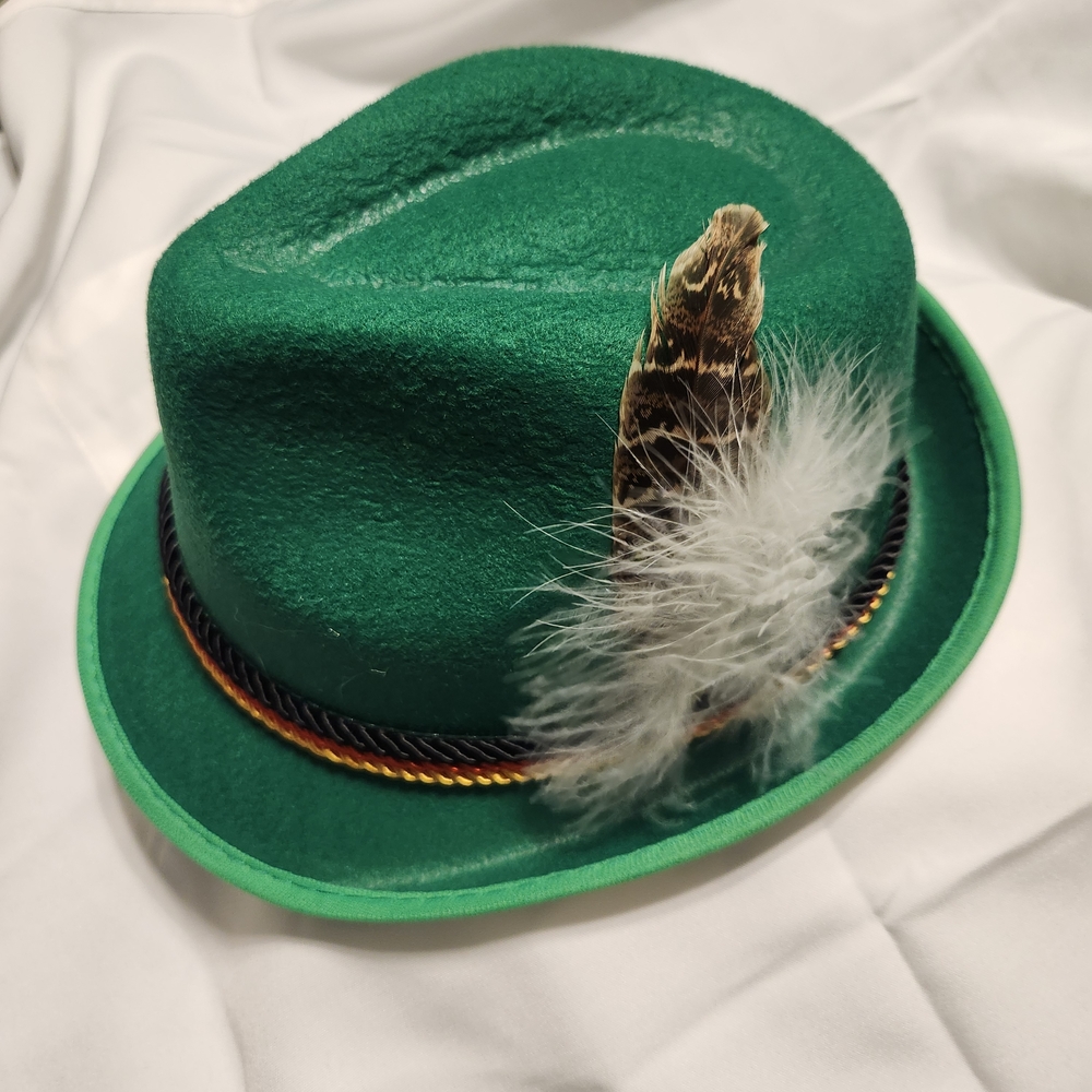 Green Felt Hat with Braided Band and Feather Accent Men's German Oktoberfest New